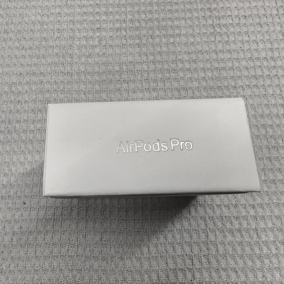 🧸Brand new 🧸APPLE AirPods Pro 2｜MagSafe charging case - Picture 3 of 5
